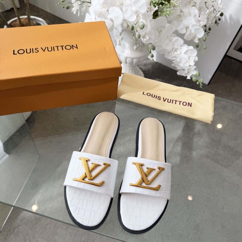 l0vis Vvtt0n slippers